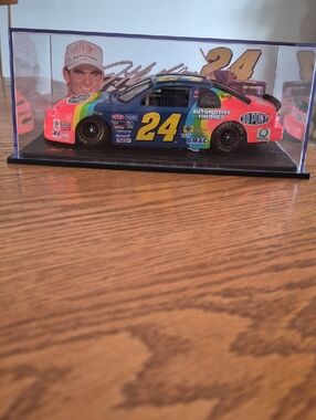 1997 #24 Jeff Gordon 1:24 Scale Die-Cast Racing Car